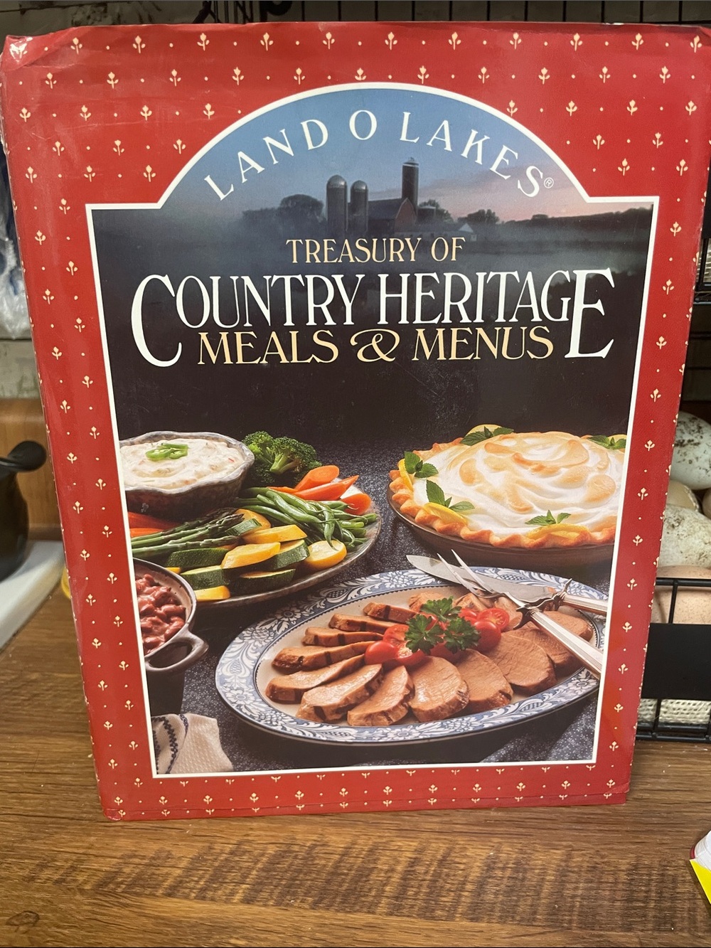 Country Heritage Meals & Menus Cookbook - Red Cover